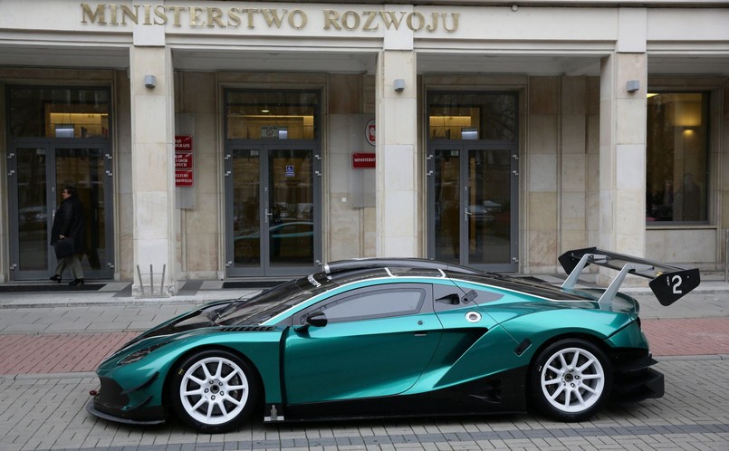 Arrinera Hussarya GT