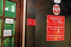 Tajemnicza paczka w zakopiańskim starostwie. Kiedy urzędnicy zobaczyli zawartość, wezwali policję