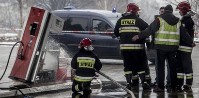 Auto wjechało w dystrybutor z gazem