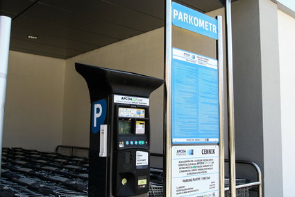 Przekręt na sklepowych parkingach. Nałożyli na ciebie mandat? Uważaj