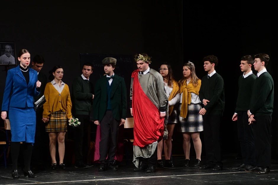 Predstava "Društvo mrtvih pesnika" učenika gimnazije "Stevan Sremac" iz Niša