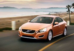 Nowe volvo ratuje brunetki, blondynki i rude