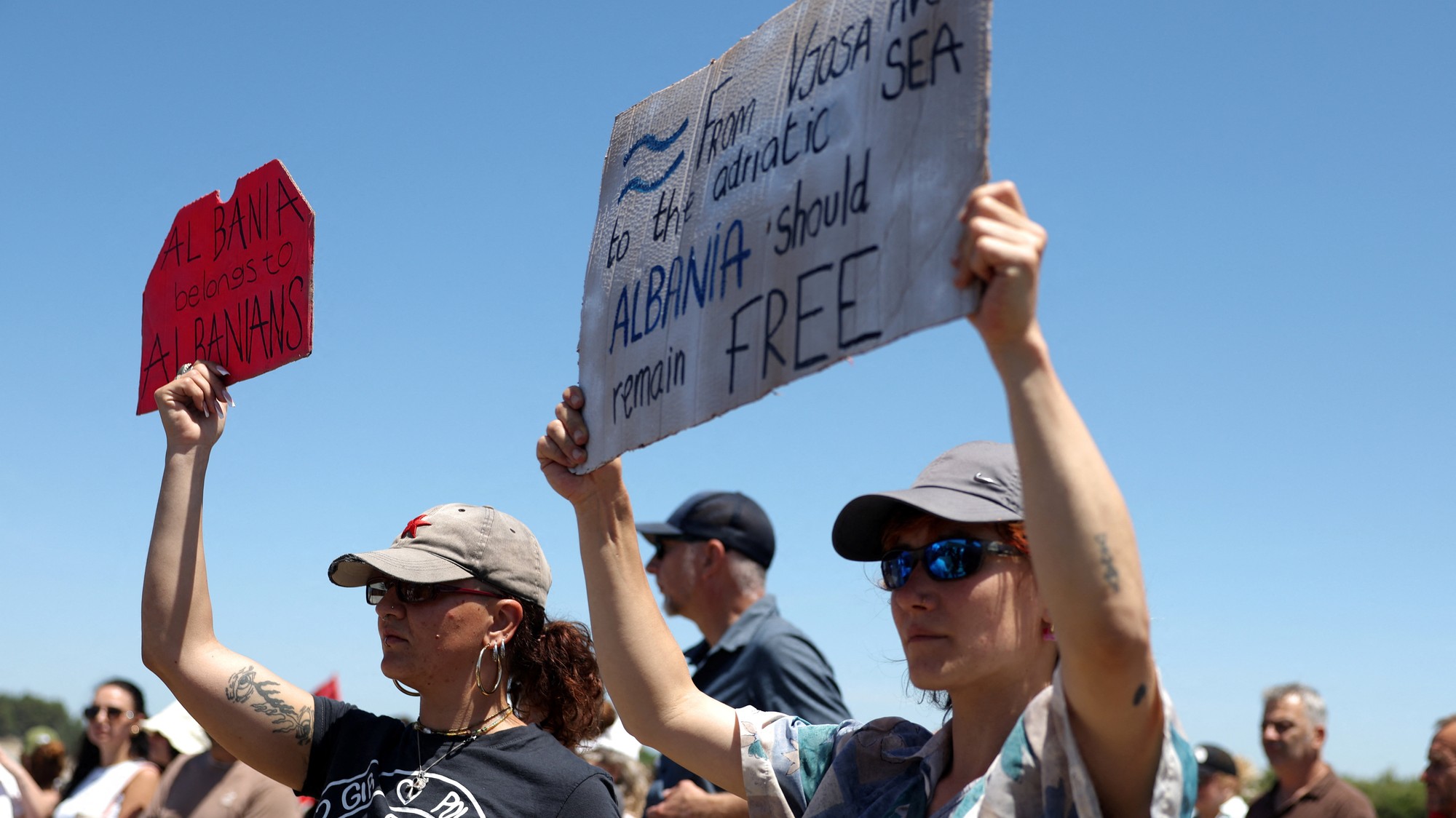 Protesty v Albánsku neutíchajú