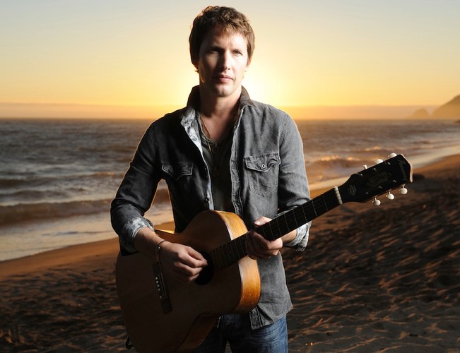 James Blunt na zdjęciu z sesji do 'Some Kind of Trouble' (2010)