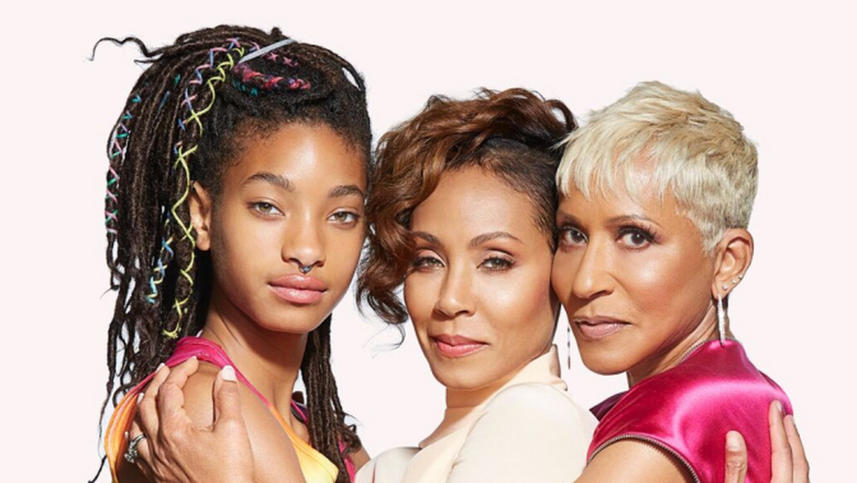 Jada Pinkett Smith i Willow Smith z okazji Dnia Matki pojawiły się w Facebookowym talk-show "Red Table Talks". Młoda piosenkarka wyznała, że wielka popularność w młodym wieku popchnęła ją do samookaleczania się. Natomiast jej matka wspomniała związek z nieżyjącym raperem Tupakiem Shakurem.