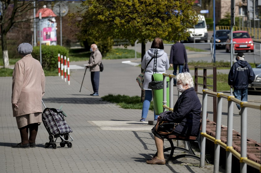 Rząd odmraża gospodarkę. Do kiedy będziemy nosić maseczki?