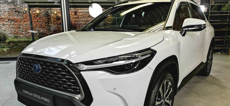 Toyota Corolla Cross już w Polsce. Cena i hybryda 5. generacji sensacją