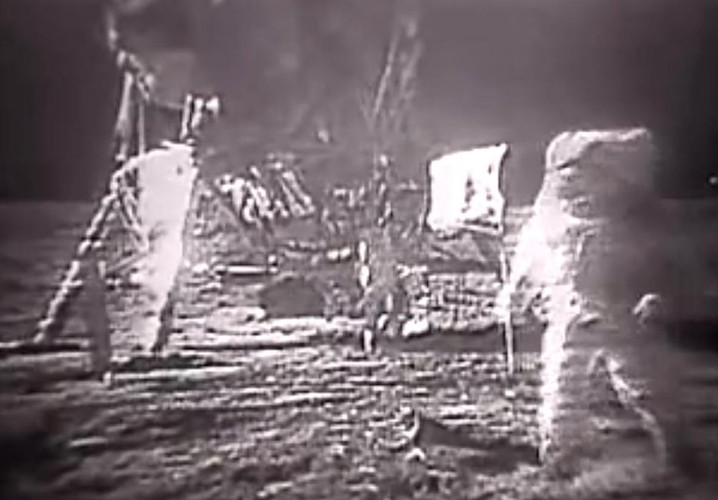 Astronauci z misji Apollo 11 na Księżycu