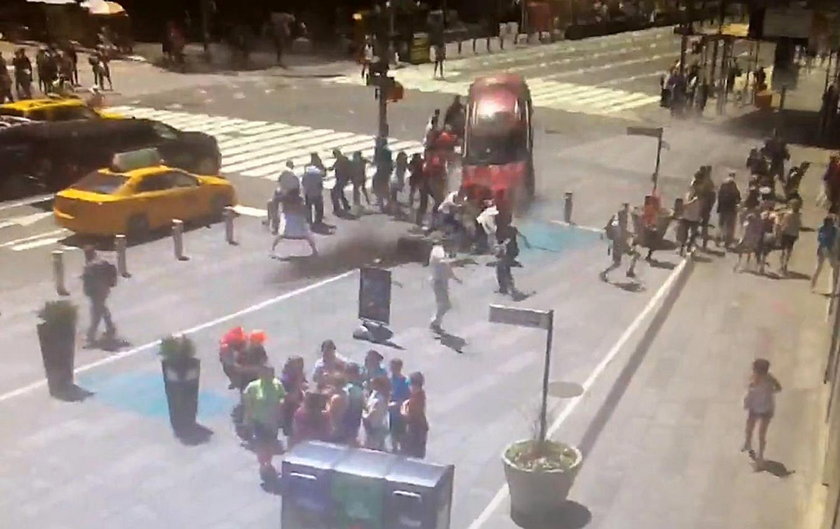 Nowy Jork. Samochód wjechał w ludzi na Times Square