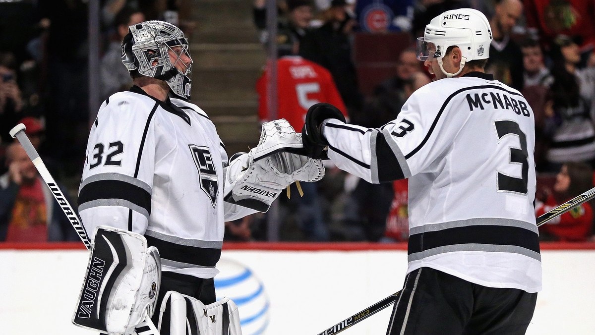 Los Angeles Kings pokonali Boston Bruins 2:1 i mają już zapewniony udział w fazie pucharowej. W poprzednim sezonie występujący w roli obrońców mistrzowskiego tytułu Królowie w ogóle nie zakwalifikowali się do play-off.