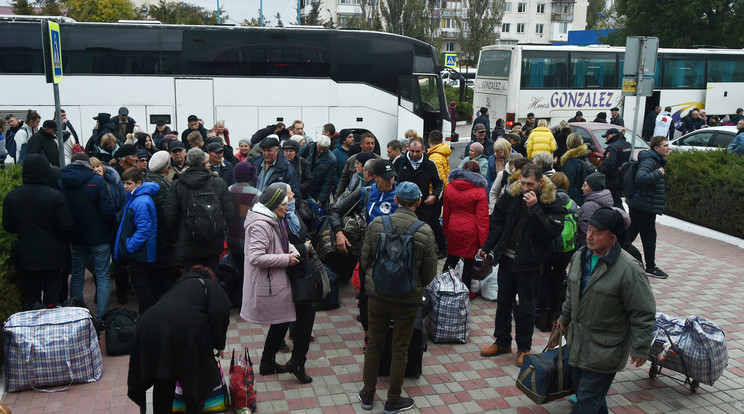Kisvárosnyi ember érkezett Ukrajnából pénteken / Illsuztráció: MTI/EPA
