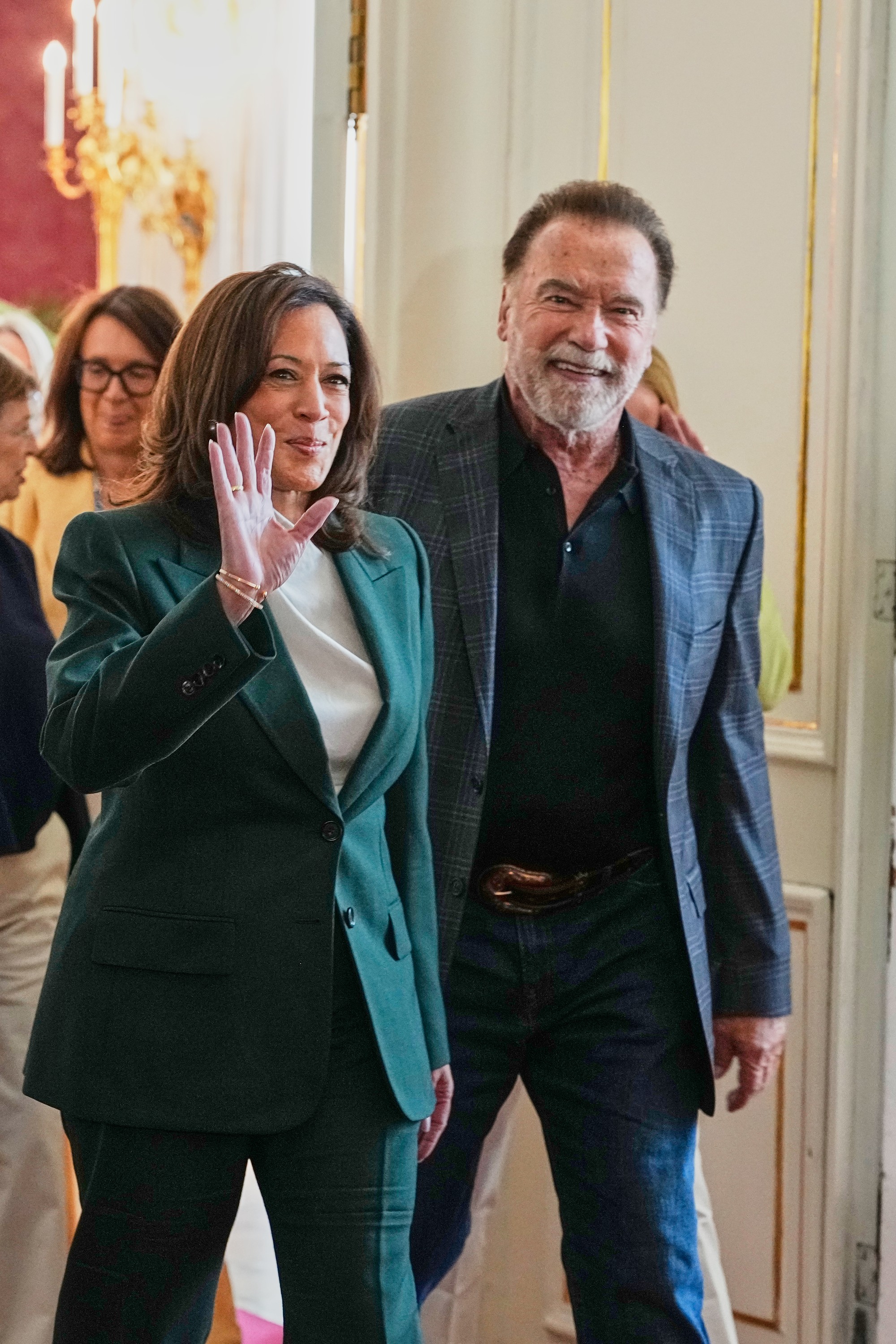 Bývalá americká viceprezidentka Kamala Harris a herec Arnold Schwarzenegger.