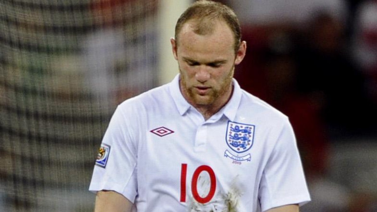 Angielski piłkarz Wayne Rooney zamówił sobie w londyńskiej klinice nowe włosy. - Przecież nie mogę świecić łysiną w wieku 25 lat - napisał Rooney w sobotę na Twitterze.