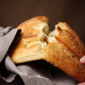 Chleb droższy o 20 groszy. Przez płatne foliowe torebki