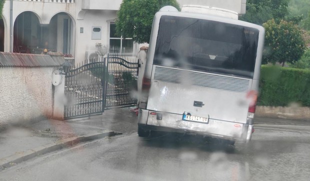 Autobus udario u kuću 
