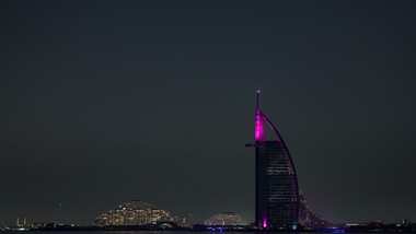 ataki na hotele w dubaju. irański dron uderzył w burj al arab