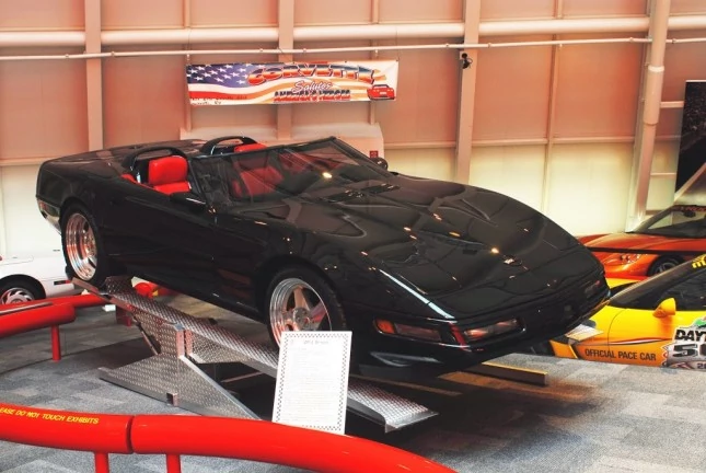 Osiem Corvette w czarnej dziurze. Wypadek w Muzeum Corvette w Kentucky