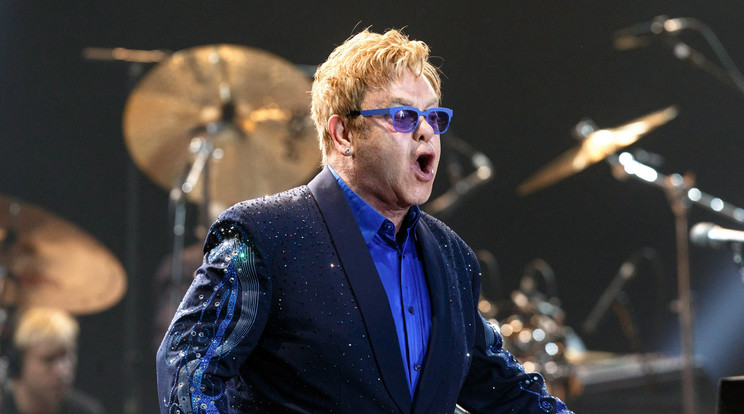 Sir Elton John Grammy-díjas brit zenész koncertet ad a Schlewsig-Holstein Zenei Fesztiválon a Sparkassen Arénában a németországi Kielben 2014. július 12-én / Fotó: MTI/EPA/Markus Scholz