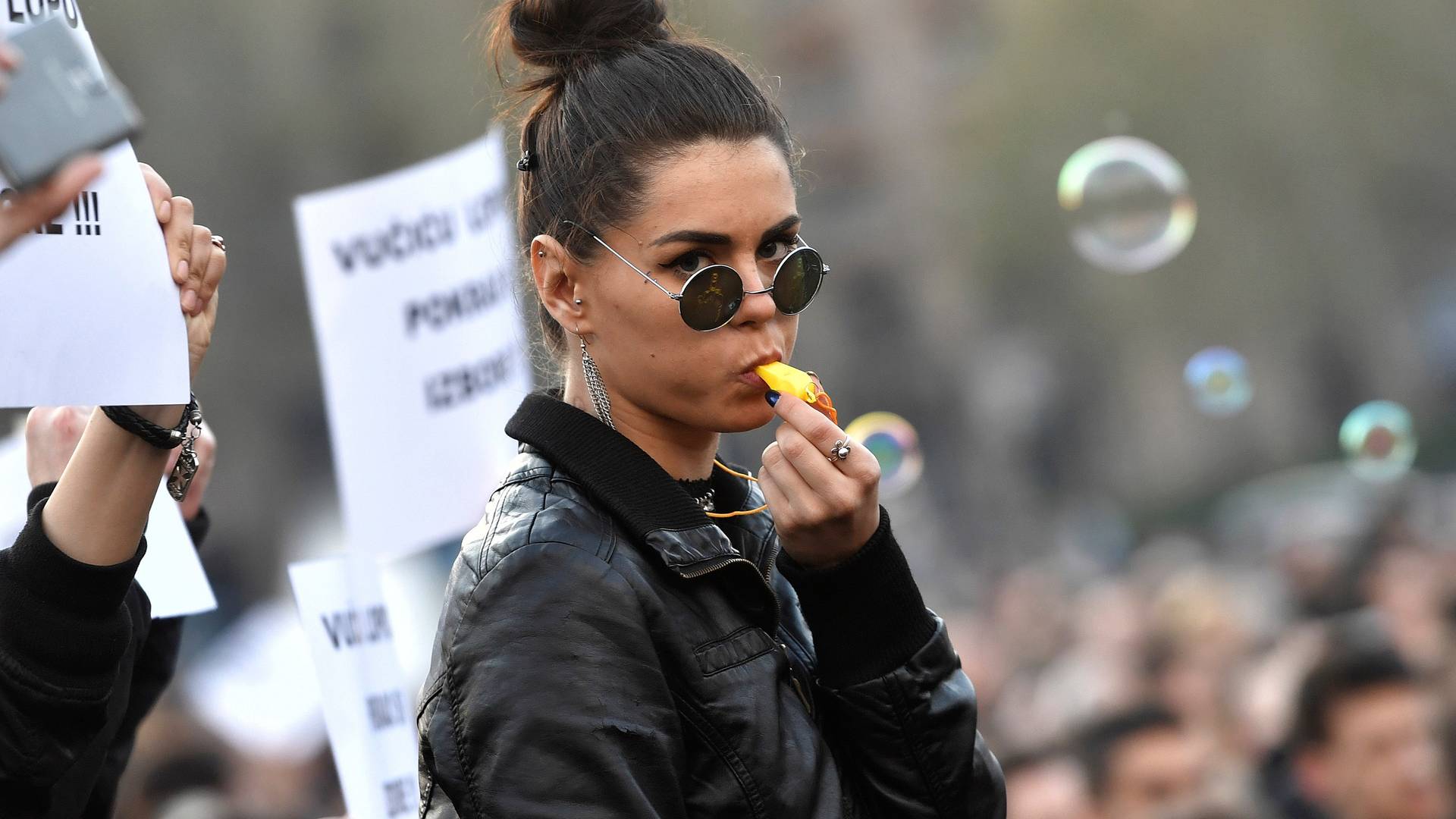 Pitali smo mlade na protestu šta, dođavola, više hoće