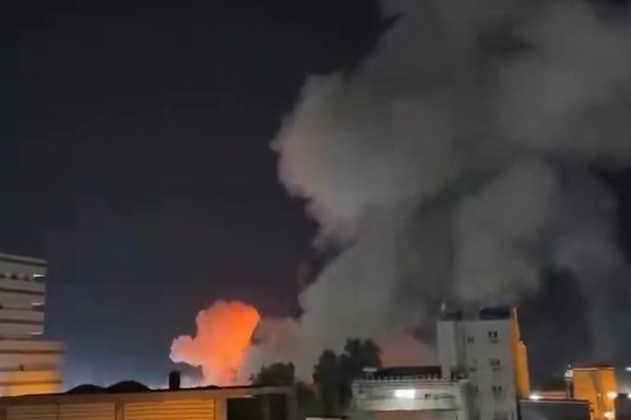 (VIDEO) SIRENE ZA VAZDUŠNU OPASNOST U KUVAJTU I BAHREINU Eksplozije odzvanjaju zalivom, vojska presreće rakete i dronove