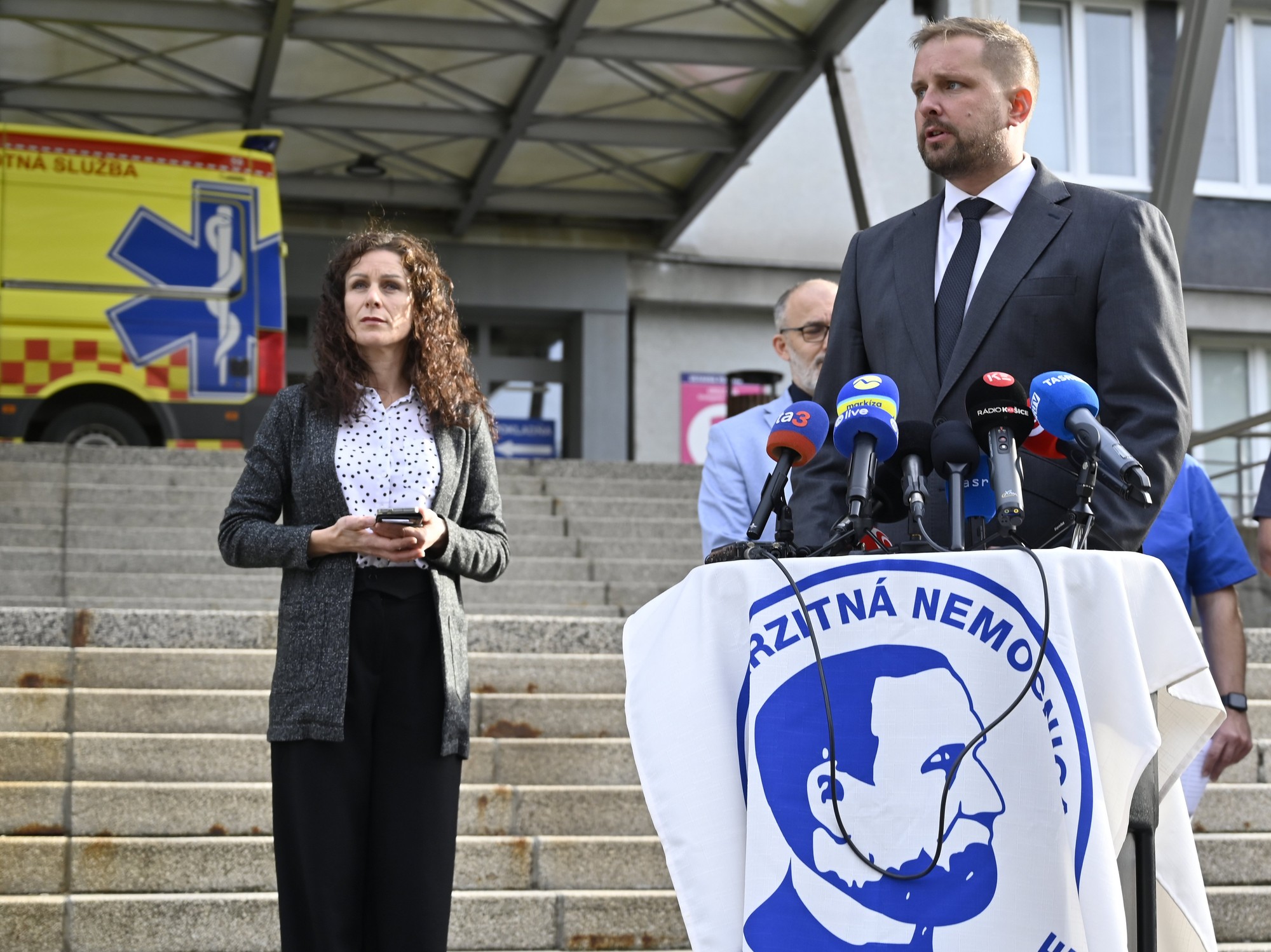 Minister zdravotníctva SR Kamil Šaško (Hlas-SD) počas tlačovej konferencie v Univerzitnej nemocnici L. Pasteura v Košiciach.