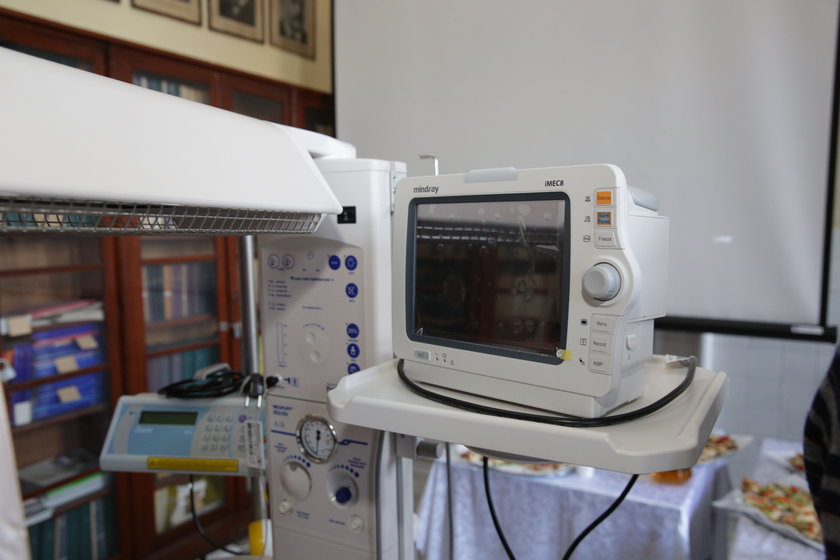 Monitor funkcji życiowych w inkubatorze