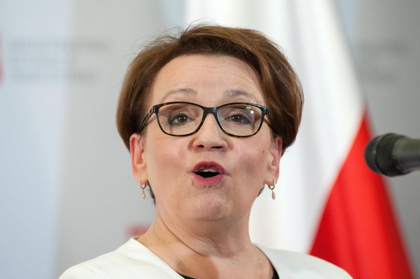 Reforma edukacji zakończyła się chaosem w szkołach, teraz Zalewska ma nowy plan na dożywanie w szkołach