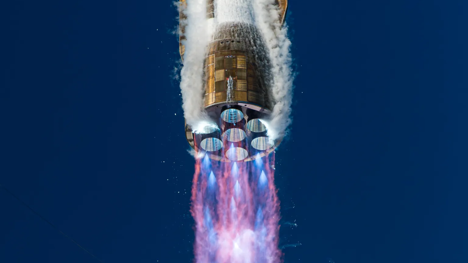 SpaceX má problém? Konkurenčná raketa New Glenn predviedla historické pristátie a mení pravidlá hry