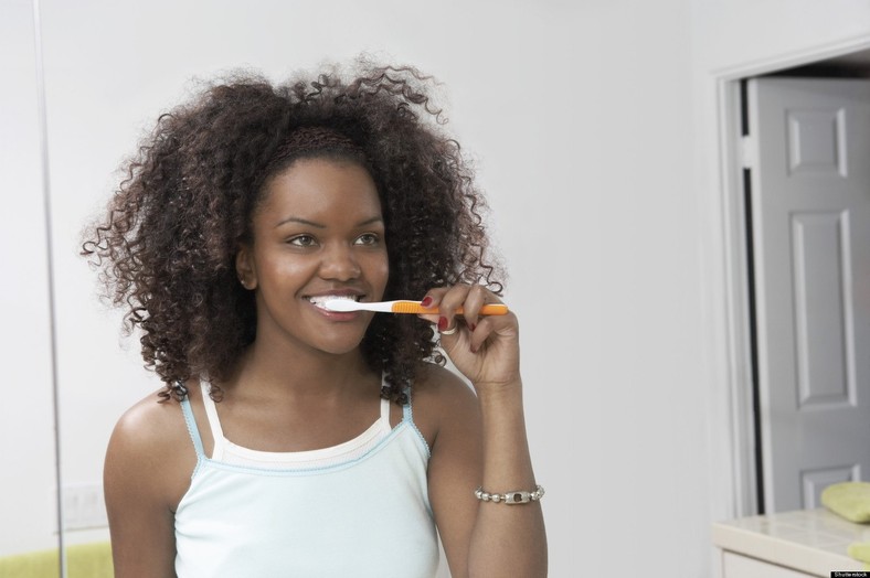 Toothbrush helps you lighten your dark upper lip [ece-auto-gen]
