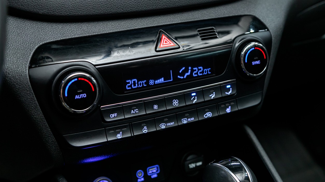 Nastavenie vysokej teploty ihneď po štarte na Slovensku spomaľuje zohrievanie motora a zvyšuje jeho opotrebenie. Vodiči by mali zvyšovať výkon kúrenia postupne až po prejdení niekoľkých kilometrov. 