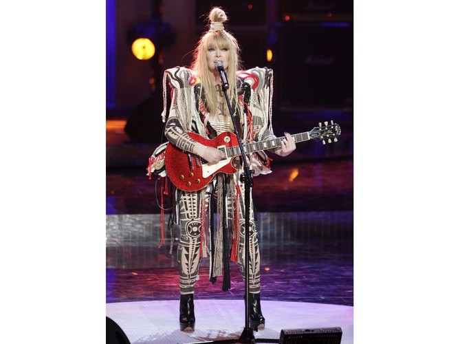 Autorsko, ale zgodnie z trendami: z modnie poszerzonymi ramionami