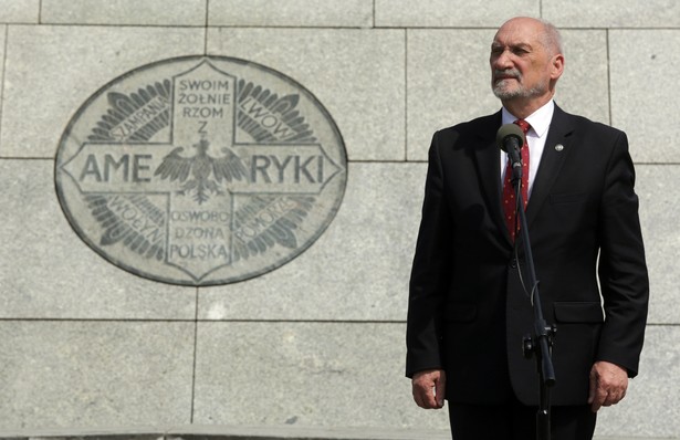 Macierewicz o przeciwnikach reformy ws. sądów: Bezprzykładna presja jest rodzajem wojny hybrydowej