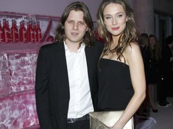 Piękna ona, bogaty on: nowa gorąca para polskich salonów