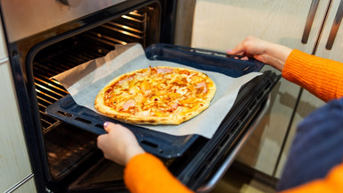 Jak przygotować w domu prawdziwą, włoską pizzę? Trzymaj się tych zasad