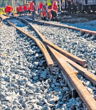 Kolej wciąż traktowana gorzej niż drogi. Bez stabilizacji finansowania szybkie tory nie powstaną