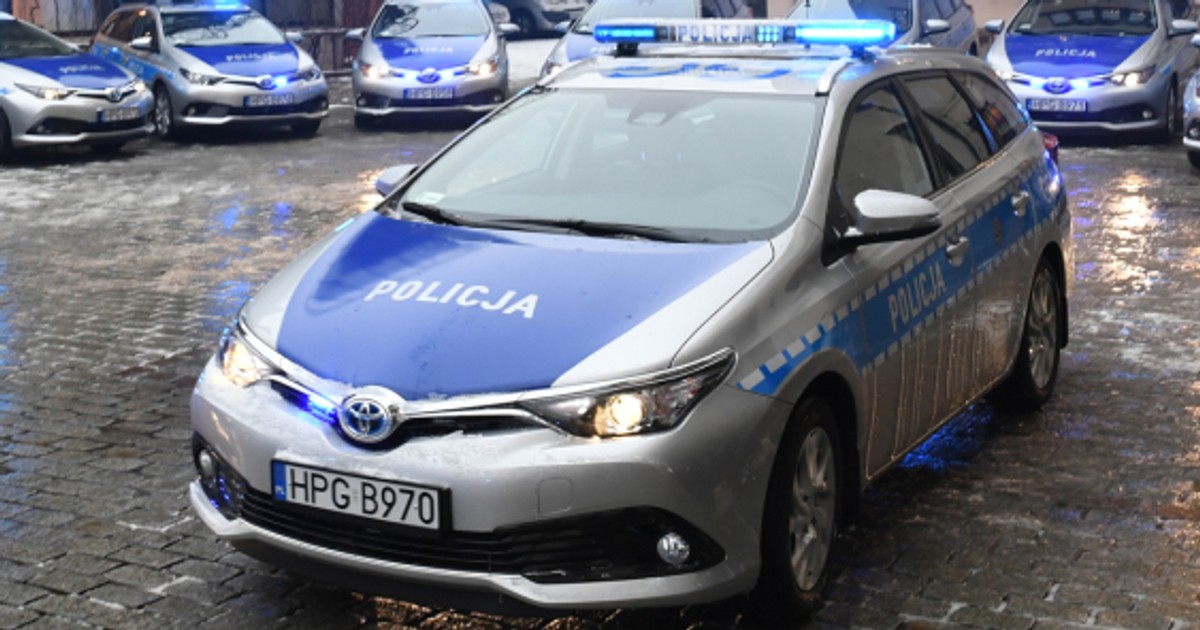 Wypadek autobusu na Mazowszu. Ranni, akcja ratunkowa w toku.