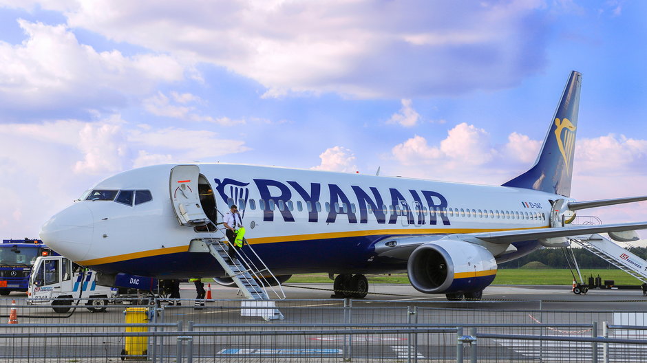 Samolot należy do linii Ryanair