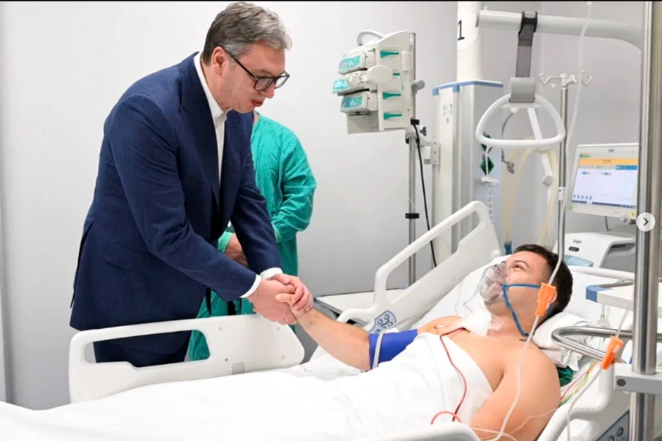 Aleksandar Vučić u poseti ranjenom Milošu Jevremoviću