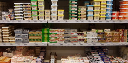 Tak sklepy zabezpieczają masło? To zdjęcie przywołuje wspomnienia z minionej epoki