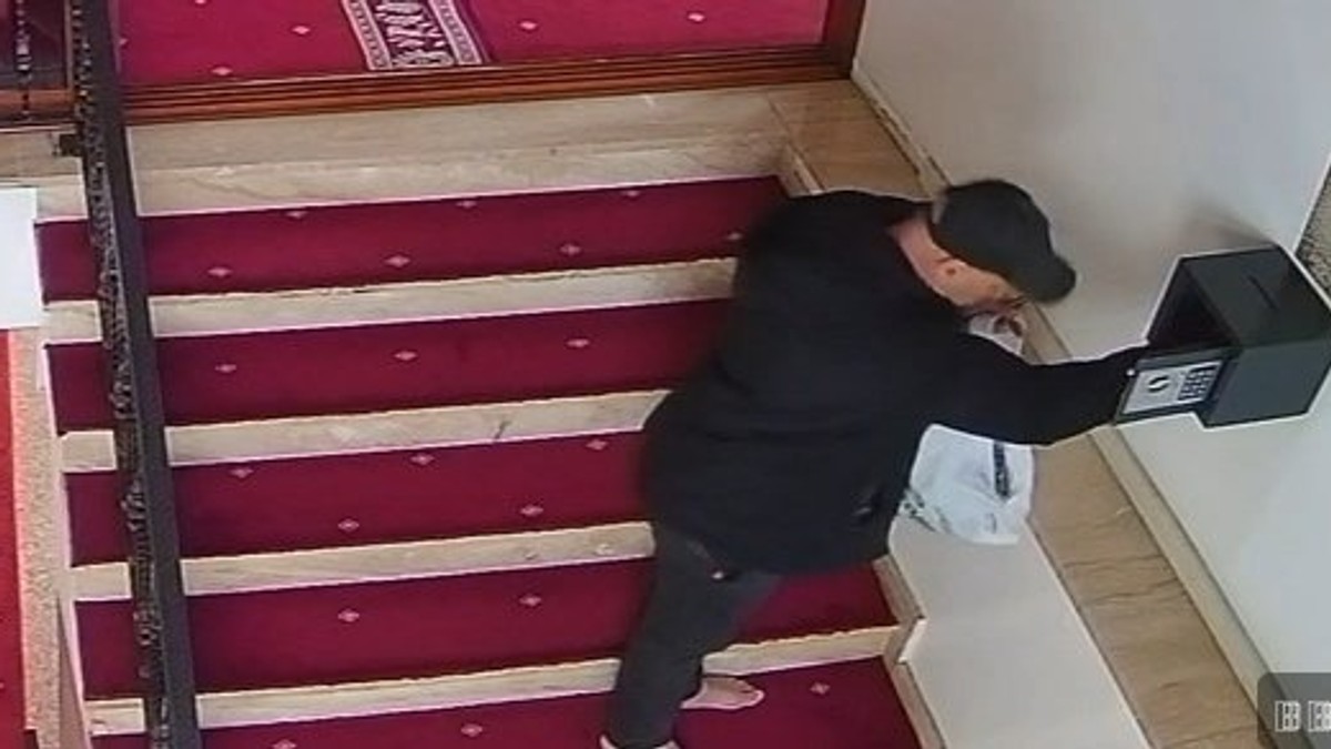 Opljačkane tri džamije u Novom Pazaru, Tutinu i Sjenici