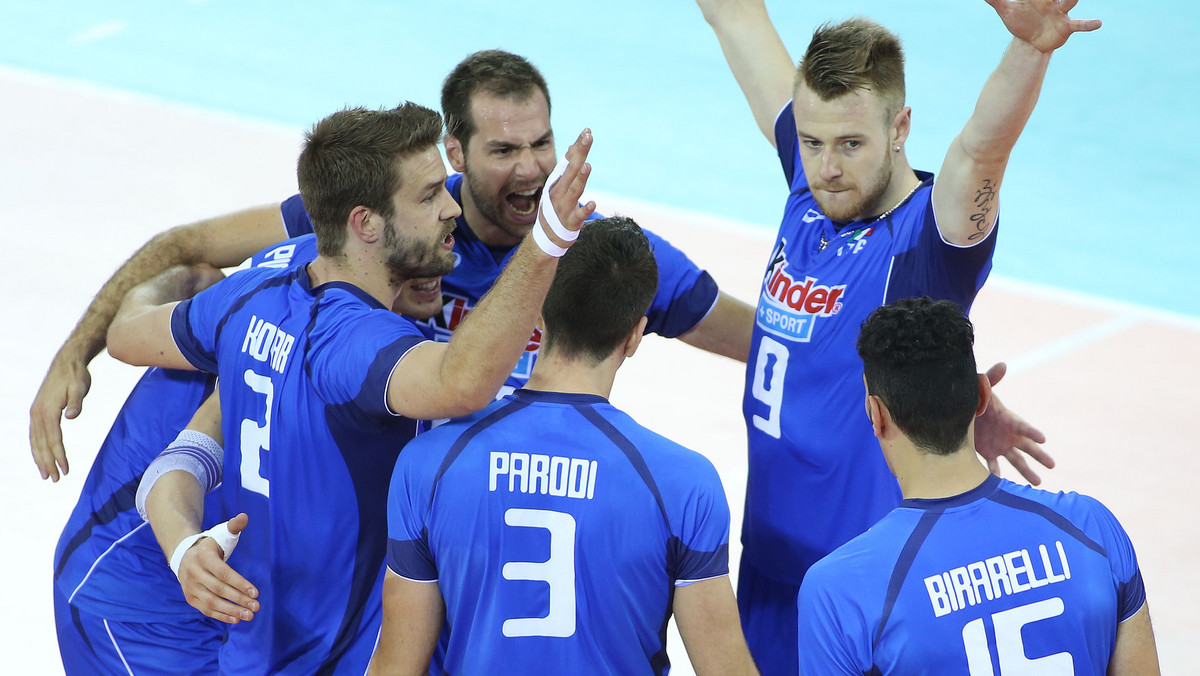 Reprezentacja Włoch w wielkim stylu rozpoczęła we Florencji zmagania w Final Six Ligi Światowej 2014. Azzurri ograli Amerykanów 3:0 (25:22, 25:21, 26:24), a bohaterem został Ivan Zaytsev, który zakończył mecz czterema asami serwisowymi z rzędu. W czwartek w finałach Stany Zjednoczone zmierzą się z Australią, a Rosja z Brazylią.