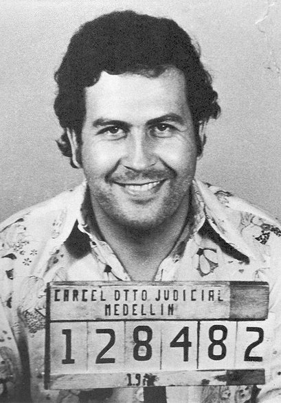 Zdjęcie policyjne Pablo Escobara z 1976 roku (wikipedia)