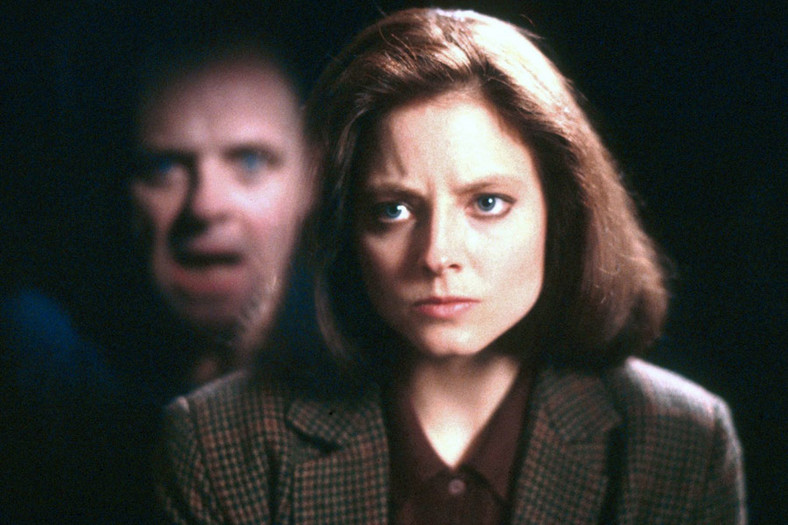 "Milczenie owiec" - kadr z filmu. Na zdjęciu: Jodie Foster jako Clarice Starling i Anthony Hopkins jako Hannibal Lecter