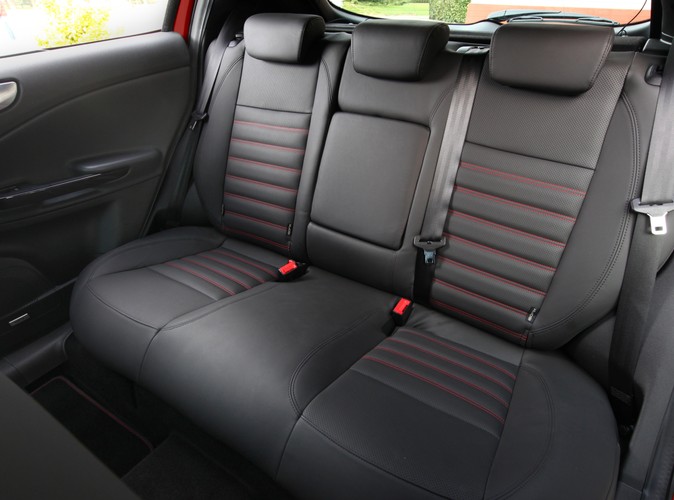 Alfa Romeo Giulietta 1750 TBI/235 KM w wersji Quadrifoglio Verde, czyli Monica Bellucci na torze