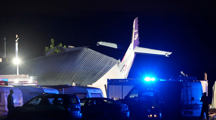 cessna-profimediaA lengyel főváros közelében hétfőn este landolás közben lezuhant egy kisrepülőgép / Fotó: Profimedia