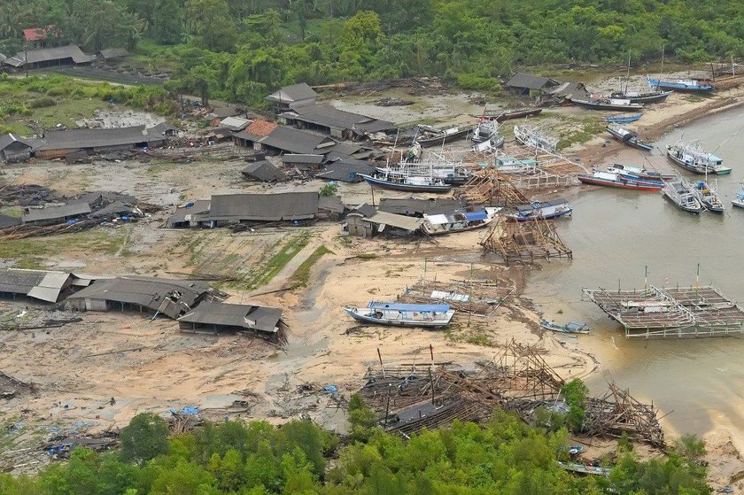 Indonezji grożą kolejne tsunami? Rośnie liczba ofiar