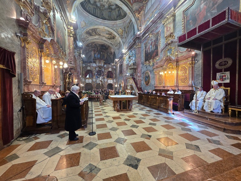 Pápež Lev XIV. ocenil Annu Vargovú za zásluhy v období totality, vyznamenanie jej odovzdal nitriansky biskup Viliam Judák. 