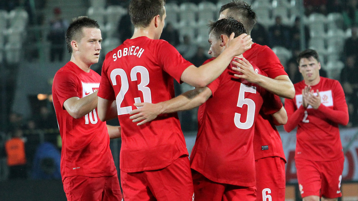 Reprezentacja Polski wygrała z Liechtensteinem 2:0 (0:0). Media nie oszczędziły Biało-Czerwonych mocno krytykując ich postawę w meczu z amatorami z Liechtensteinu. Na spore słowa uznania zasłużyli jedynie debiutanci Bartosz Bereszyński i Piotr Zieliński, którzy dobrze wpasowali się do kadry narodowej.