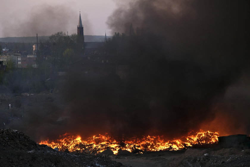 Pożar składowiska śmieci w Siemianowicach Śląskich