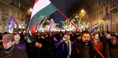Protesty w Budapeszcie trwają, doszło do przepychanek z policją